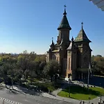 Victoria Square *